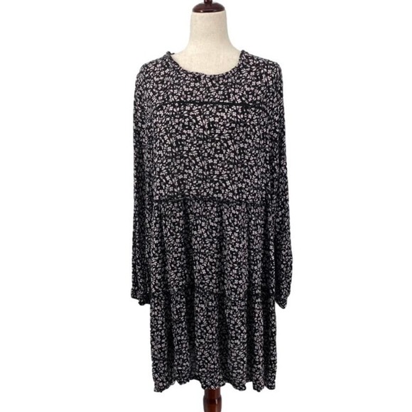 Knox Rose Dresses & Skirts - Knox Rose Tiered Babydoll Long Sleeve Black Ditsy Floral Mini Dress